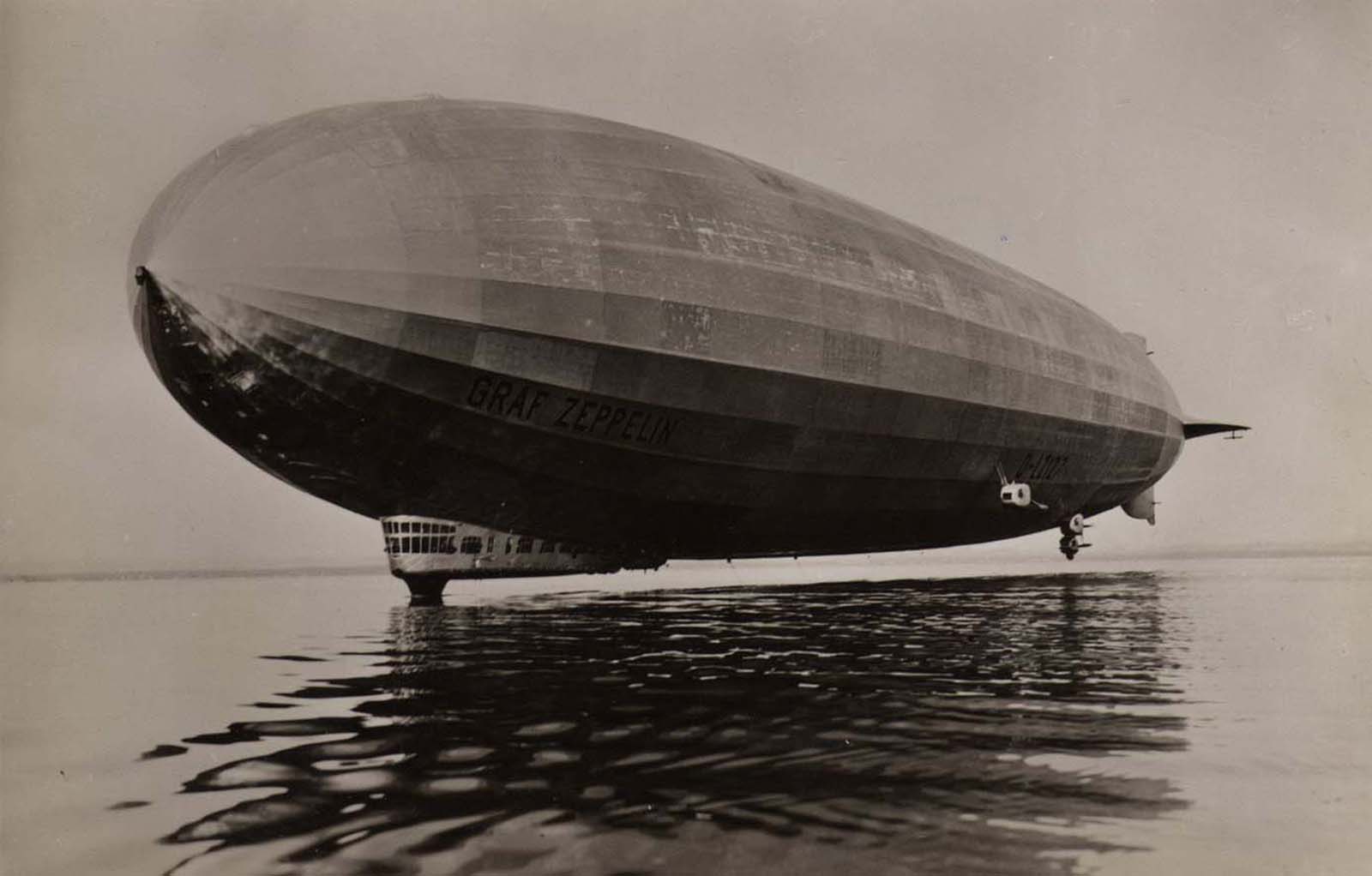 Stunning Historical Photos of Graf Zeppelin over Chicago that Completely Stunned the Onlookers, 1929