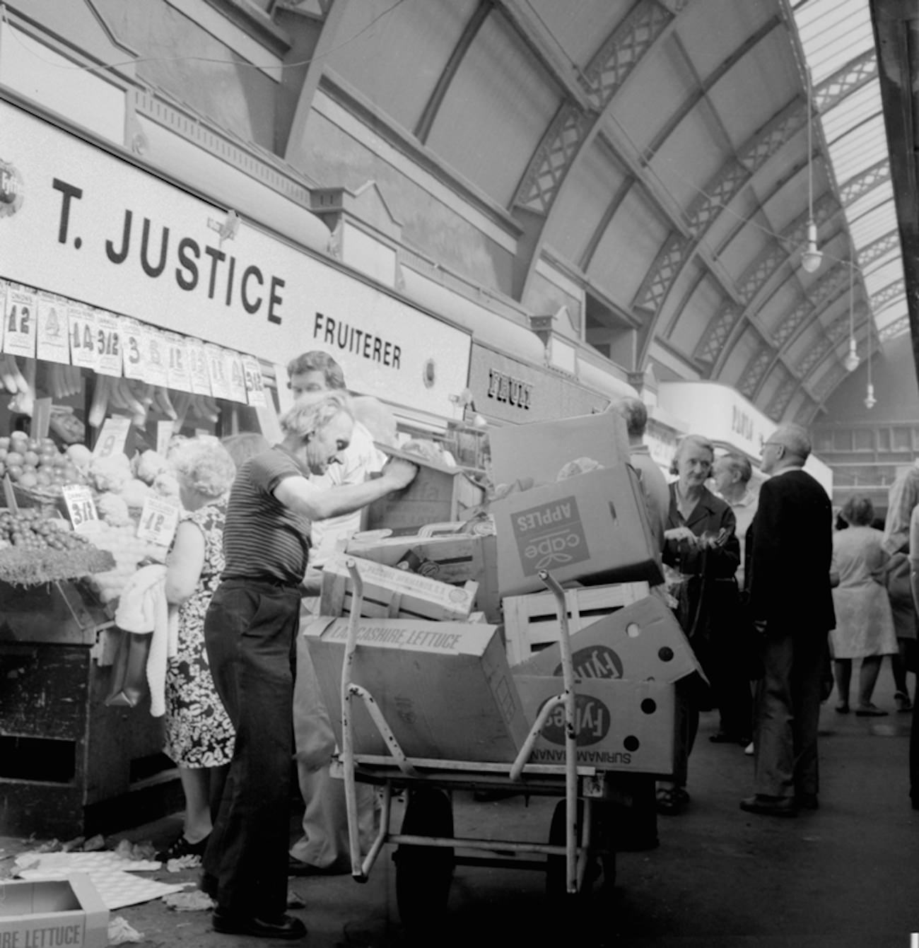 Amazing Vintage Photos of Grainger Market, Newcastle upon Tyne from the 1970s and 1980s