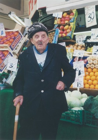 Amazing Vintage Photos of Grainger Market, Newcastle upon Tyne from the 1970s and 1980s