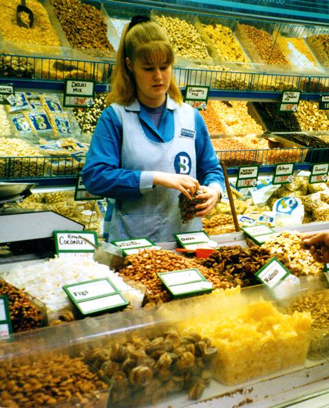 Amazing Vintage Photos of Grainger Market, Newcastle upon Tyne from the 1970s and 1980s