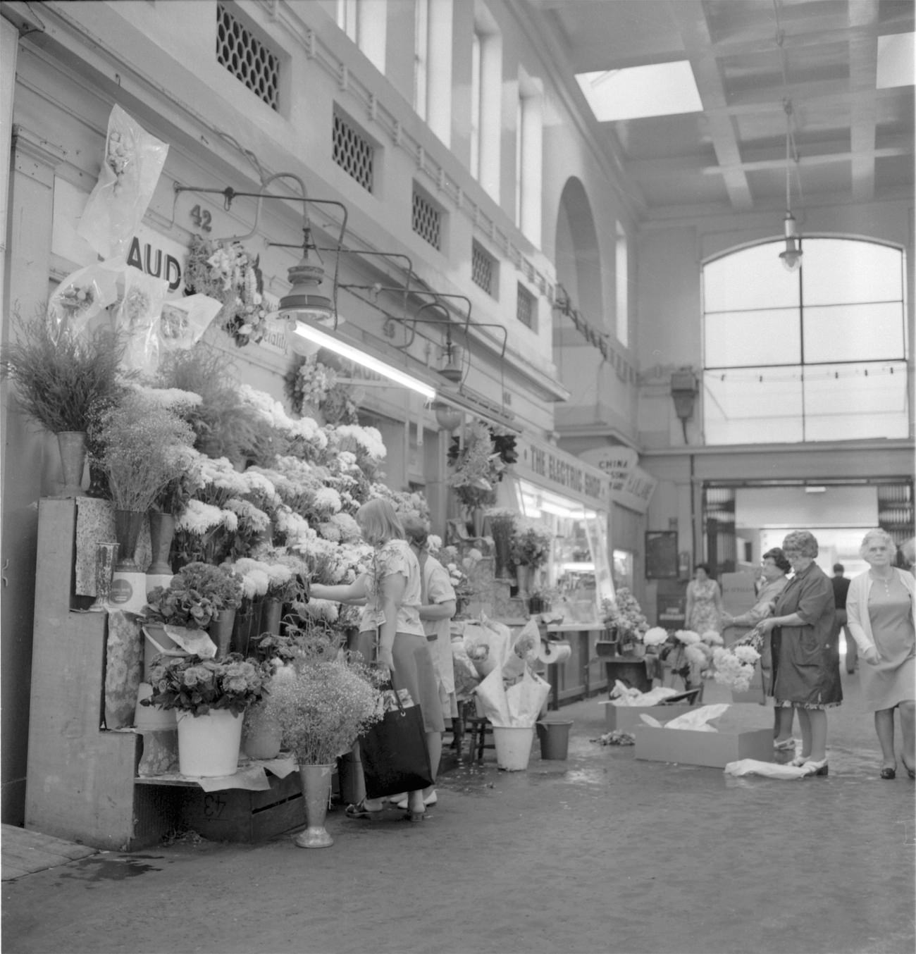 Amazing Vintage Photos of Grainger Market, Newcastle upon Tyne from the 1970s and 1980s