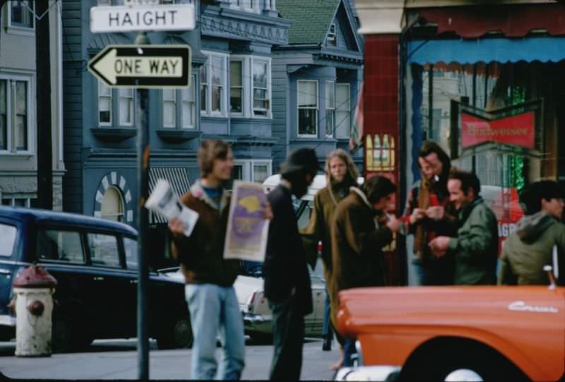 Vintage Photos of Hippies in Haight-Ashbury during the Summer of Love