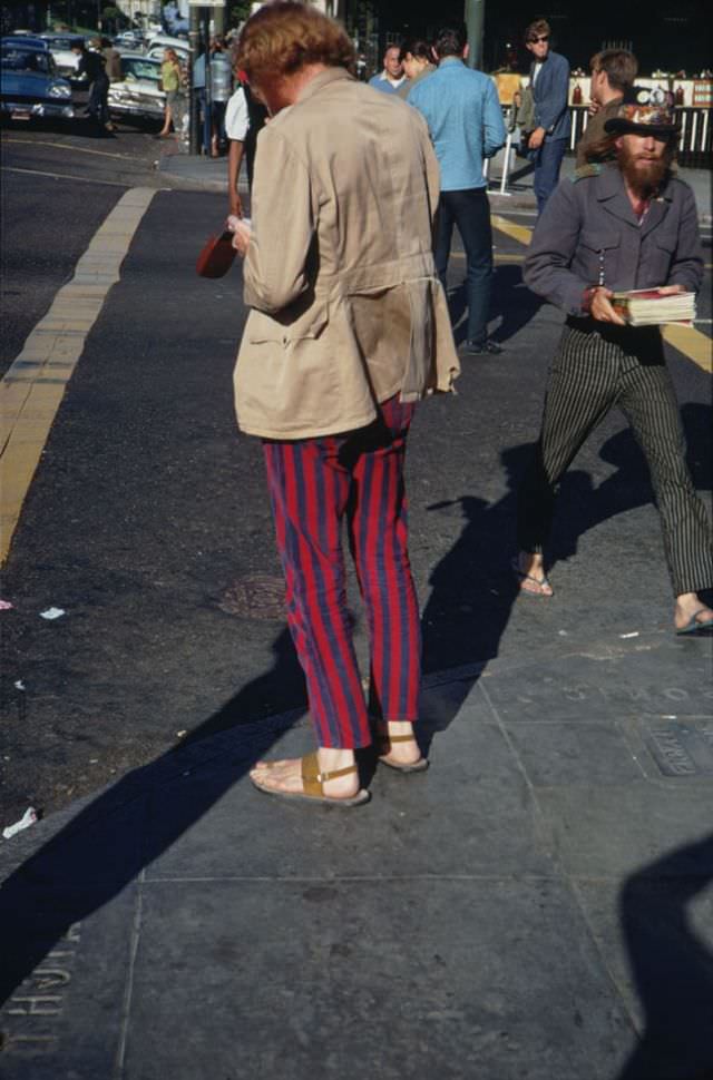 Vintage Photos of Hippies in Haight-Ashbury during the Summer of Love