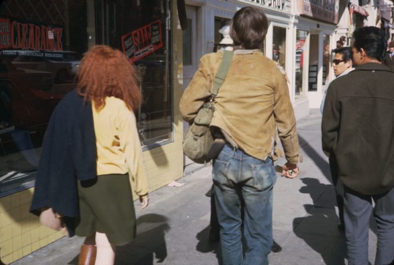 Vintage Photos of Hippies in Haight-Ashbury during the Summer of Love