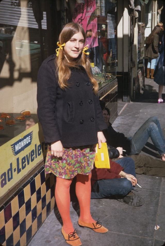 Vintage Photos of Hippies in Haight-Ashbury during the Summer of Love
