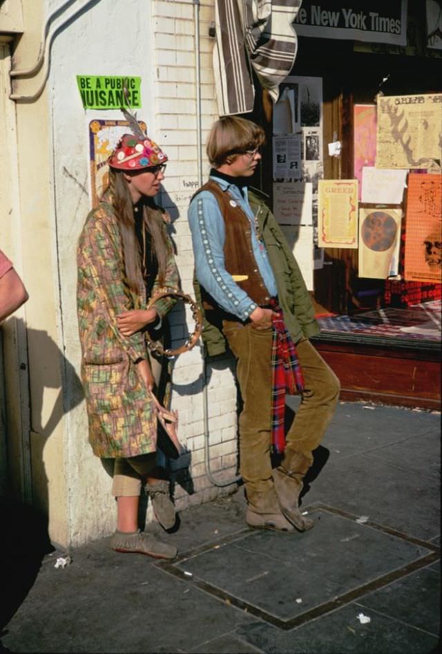 Vintage Photos of Hippies in Haight-Ashbury during the Summer of Love