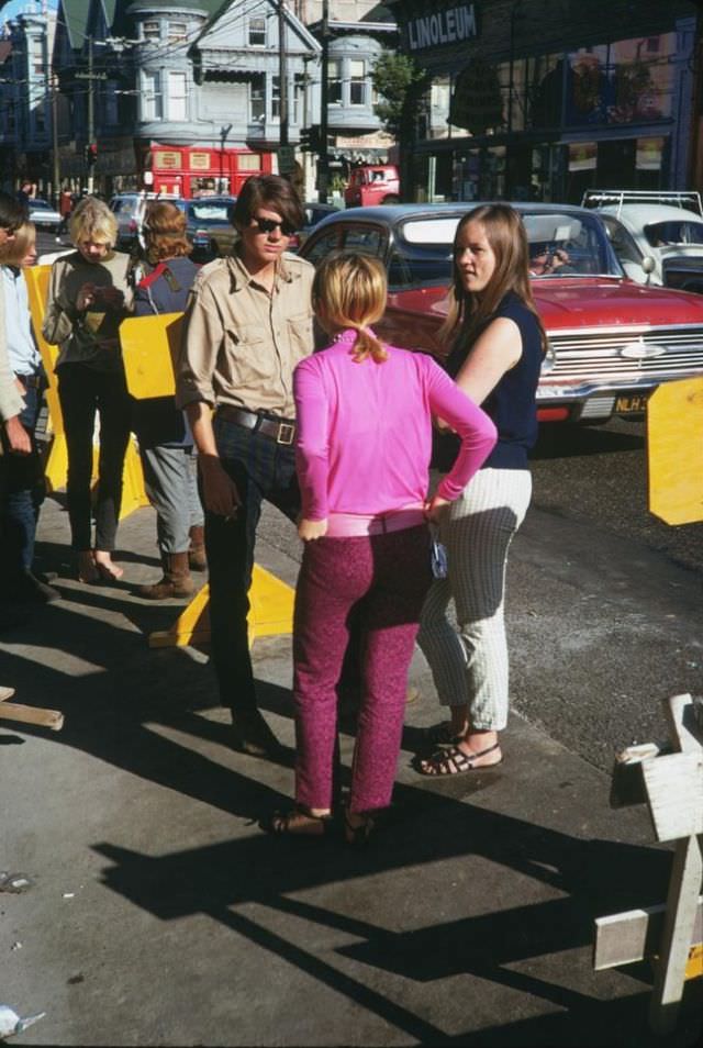 Vintage Photos of Hippies in Haight-Ashbury during the Summer of Love