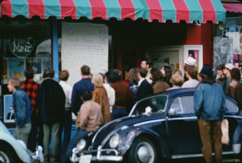 Vintage Photos of Hippies in Haight-Ashbury during the Summer of Love