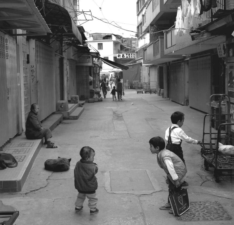 Street scene, Peng Chau, Hong Kong outlying island community, 1986