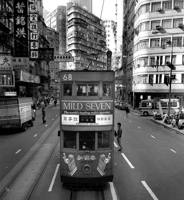 Hong Kong tram No.68, Queen's Road, Hong Kong, 1986