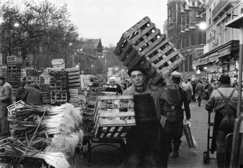 Stunning Photos of Les Halles, Paris Food Market in the 1950s