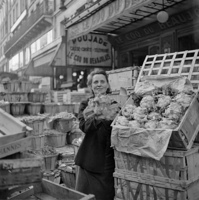 Stunning Photos of Les Halles, Paris Food Market in the 1950s