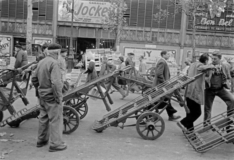 Stunning Photos of Les Halles, Paris Food Market in the 1950s