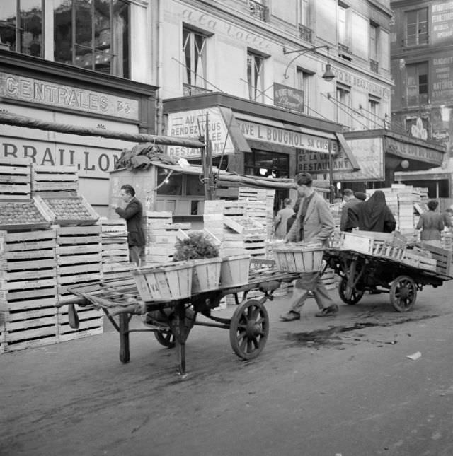 Stunning Photos of Les Halles, Paris Food Market in the 1950s