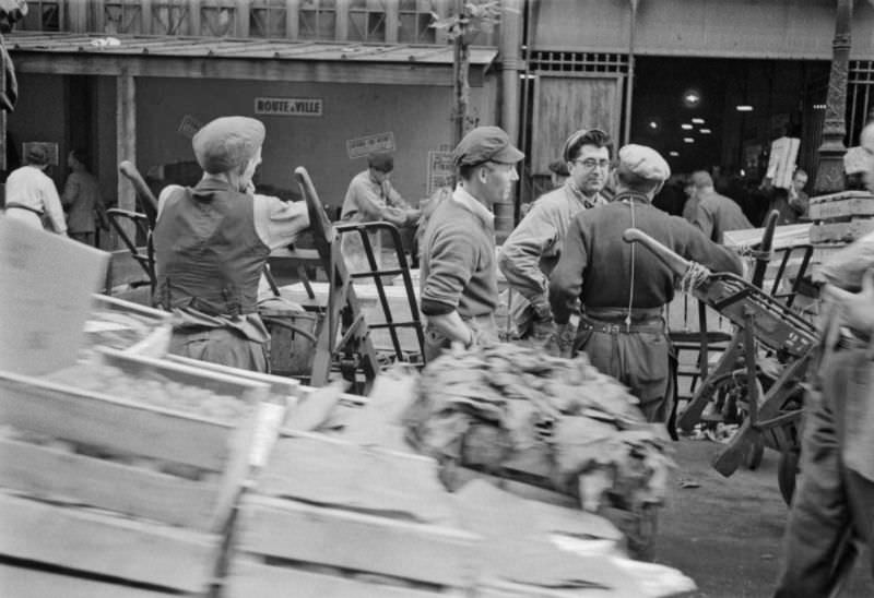 Stunning Photos of Les Halles, Paris Food Market in the 1950s