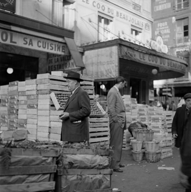 Stunning Photos of Les Halles, Paris Food Market in the 1950s