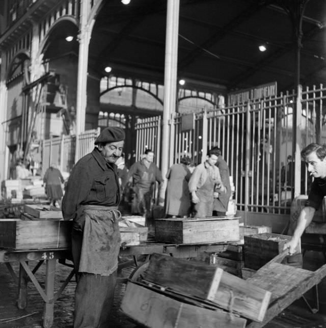 Stunning Photos of Les Halles, Paris Food Market in the 1950s