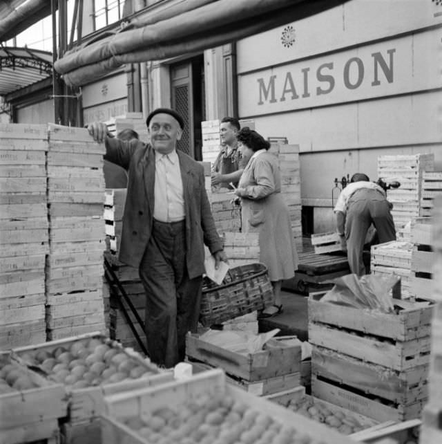 Stunning Photos of Les Halles, Paris Food Market in the 1950s