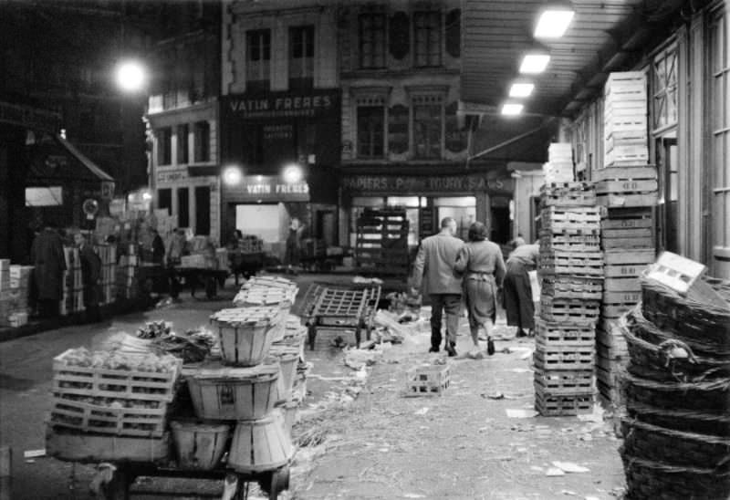 Stunning Photos of Les Halles, Paris Food Market in the 1950s