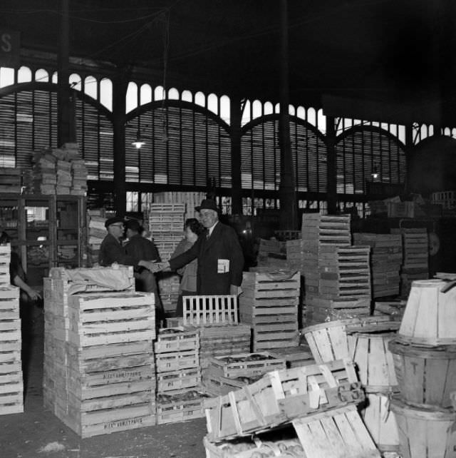 Stunning Photos of Les Halles, Paris Food Market in the 1950s