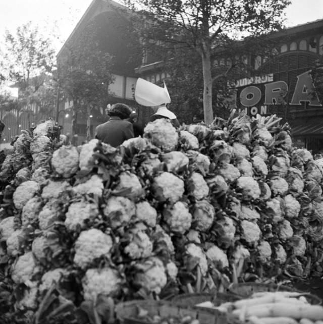 Stunning Photos of Les Halles, Paris Food Market in the 1950s