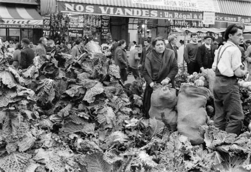 Stunning Photos of Les Halles, Paris Food Market in the 1950s