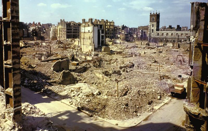 Huge area of debris in London after heavy German air raid bombing attacks during the Battle of Britain, September 1940