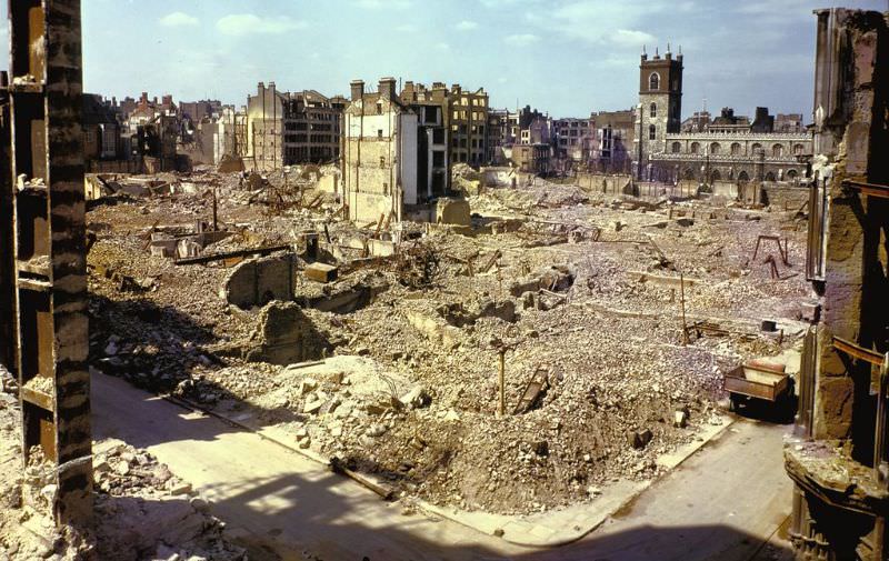 Huge area of debris in London after heavy German air raid bombing attacks during the Battle of Britain, September 1940