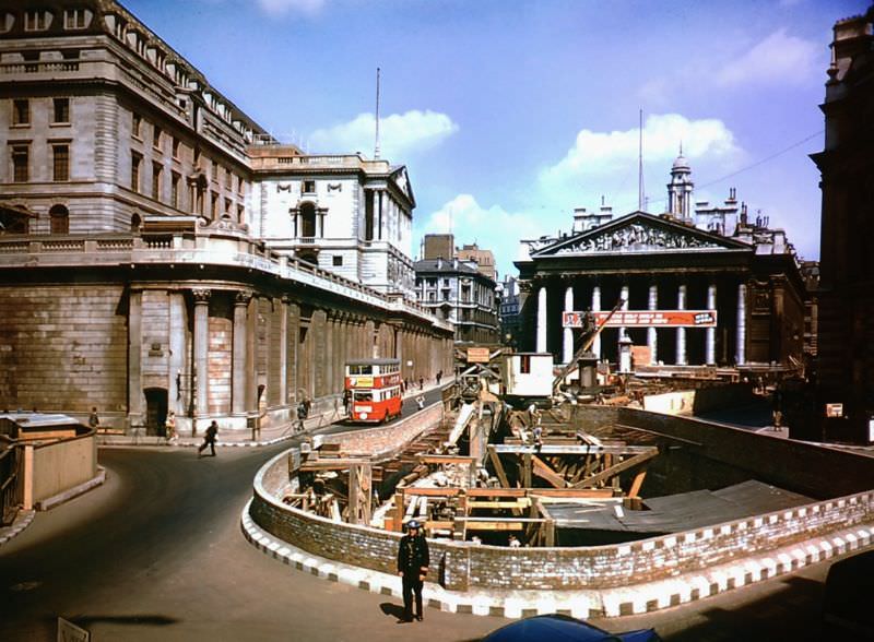 Rebuilding London during the Blitz, 1940