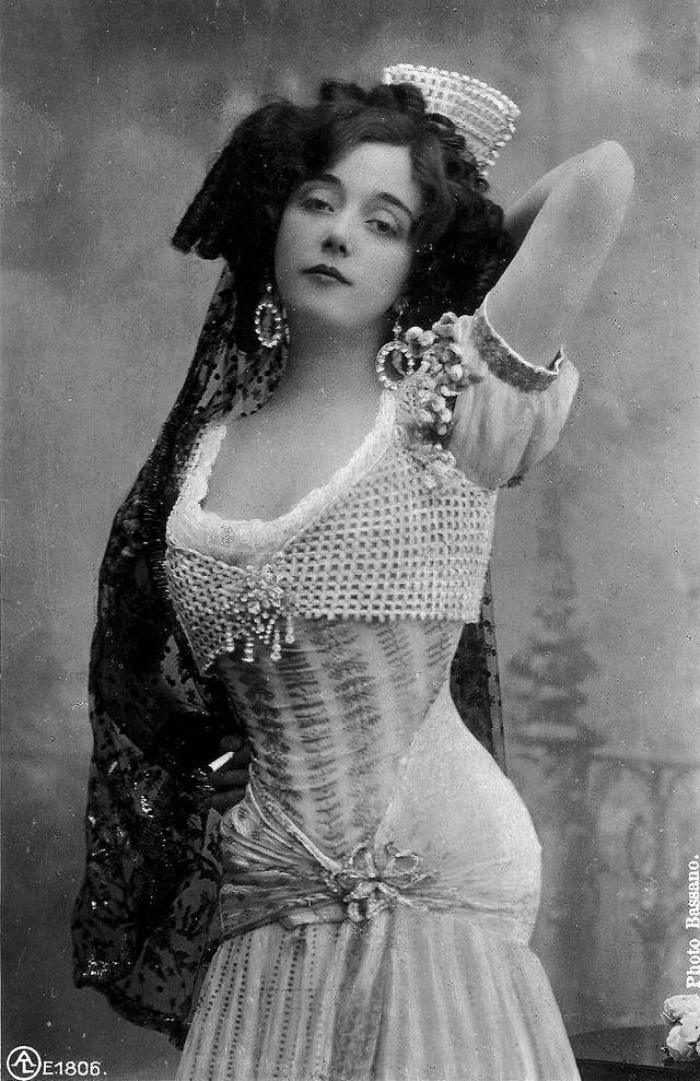 May de Sousa: The Tragic Story and Fabulous Photos of Singer and Broadway Actress