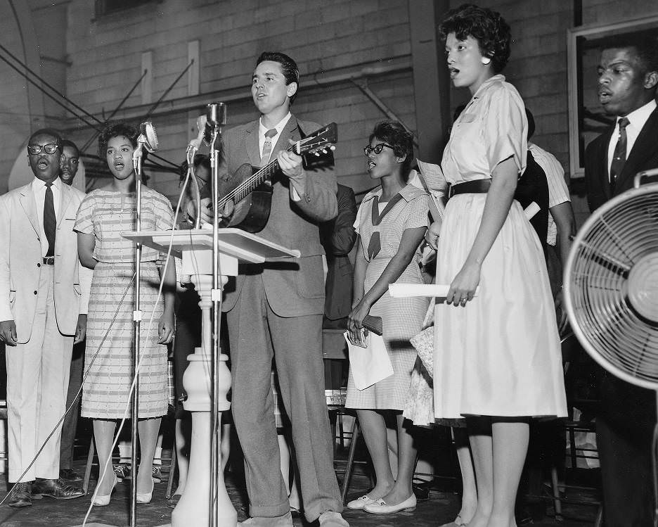 Mass meeting, Fisk University, Nashville, Tennessee, with Guy Carawan leading song on guitar, 1960