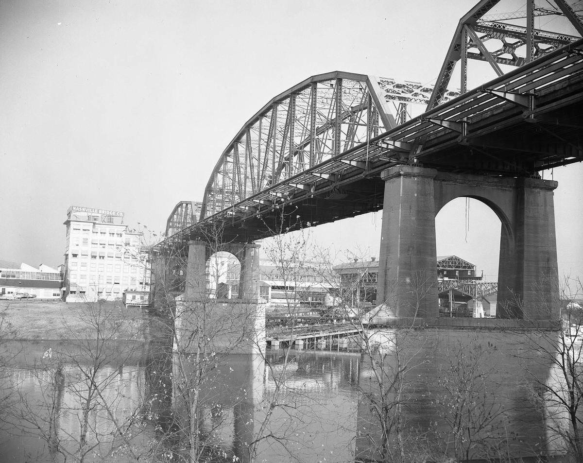 Shelby Street Bridge River views, 1961