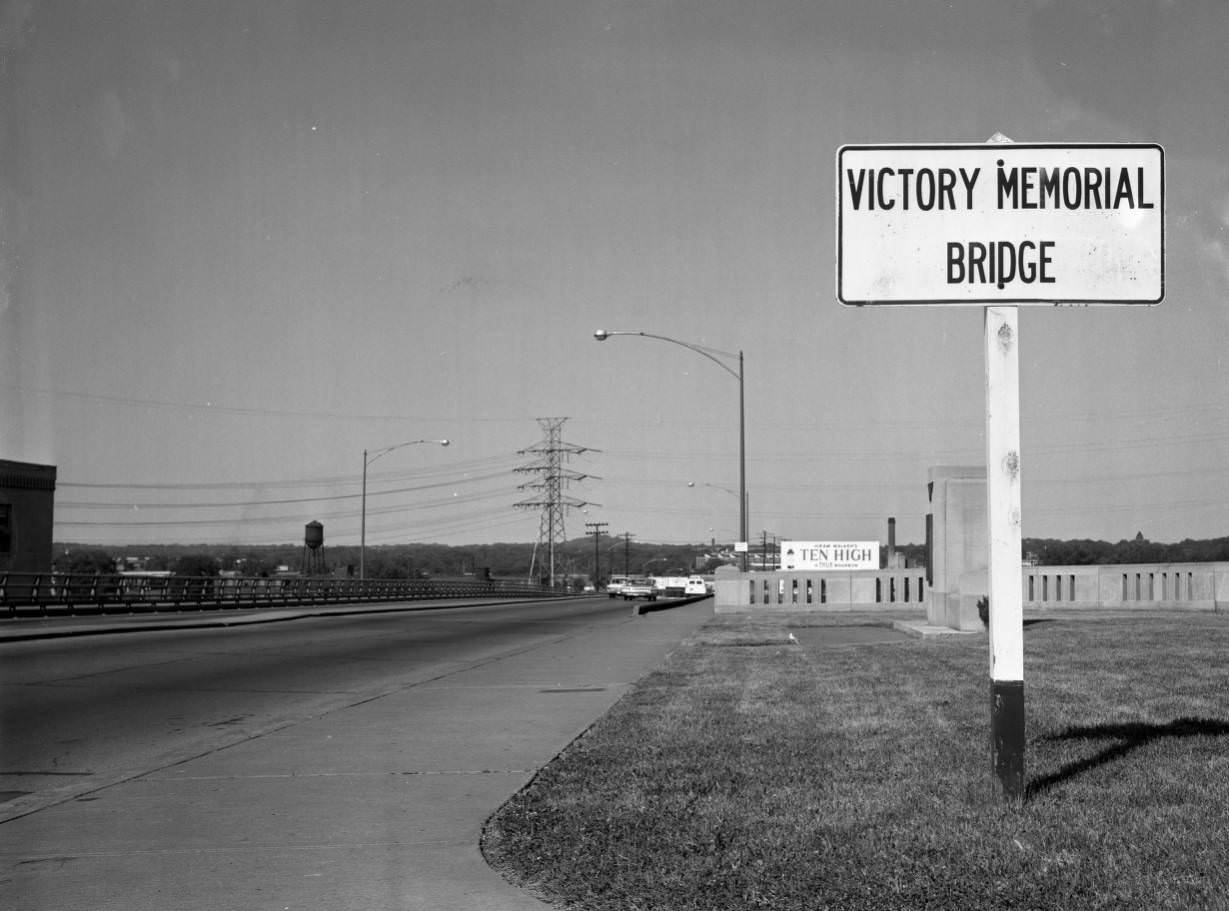 Victory Memorial Bridge, Nashville, Tennessee, 1964