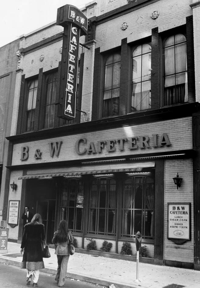 B&W Cafeteria announces it is closing, 1976 November 10