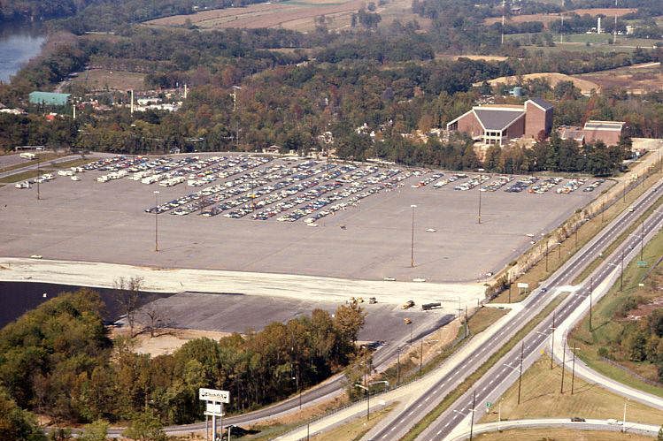 Grand Ole Opry House, 1975