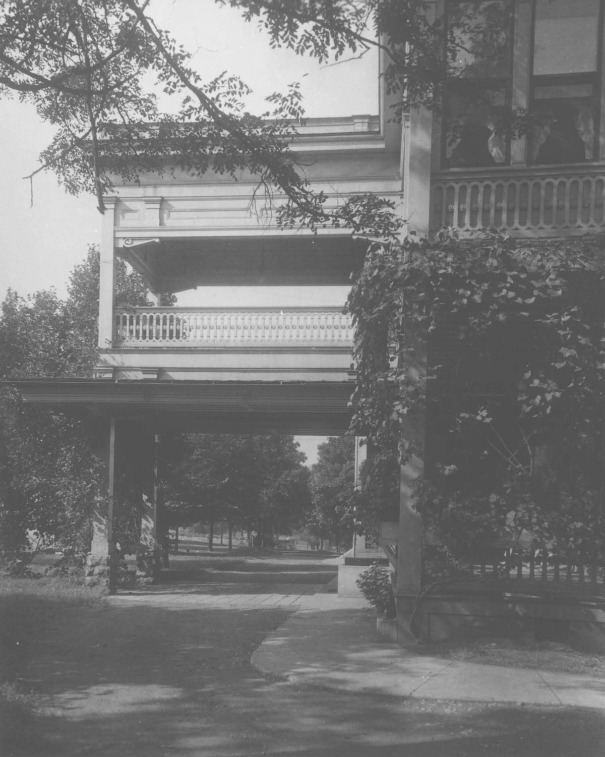 Belle Meade Mansion drive and portico, 1970s