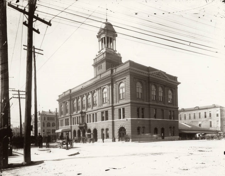 The old City Hall and market place, 1900