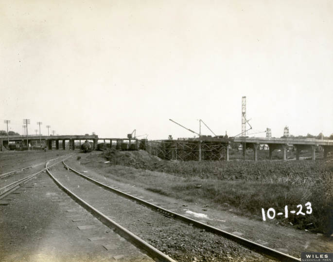 Construction of the East Nashville Viaduct, 1923