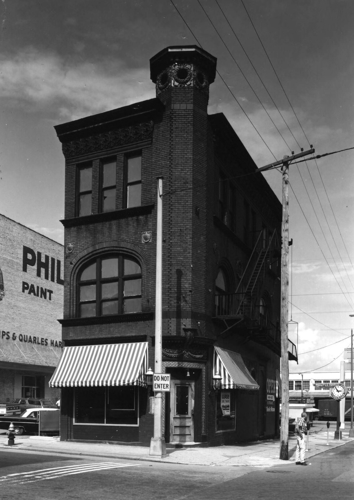 Silver Dollar Saloon, 1970