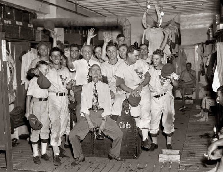 Nashville Vols baseball team celebrate a win, 1948