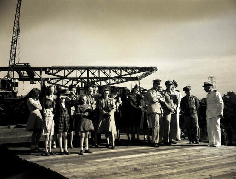 Navy Submarine Chaser launched by Mrs. Francis Craig in Nashville, Tennessee, 1942