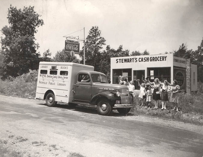 Photograph of the Nashville Public Library bookmobile, 1941