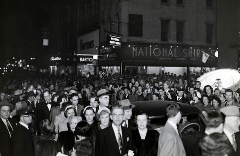 Crowd of onlookers at opening of Tennessee Theatre, 1952