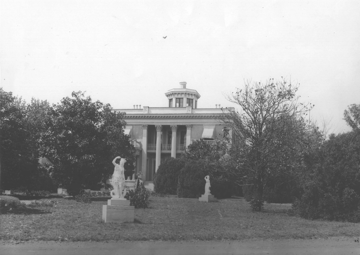 Belmont mansion, 1900
