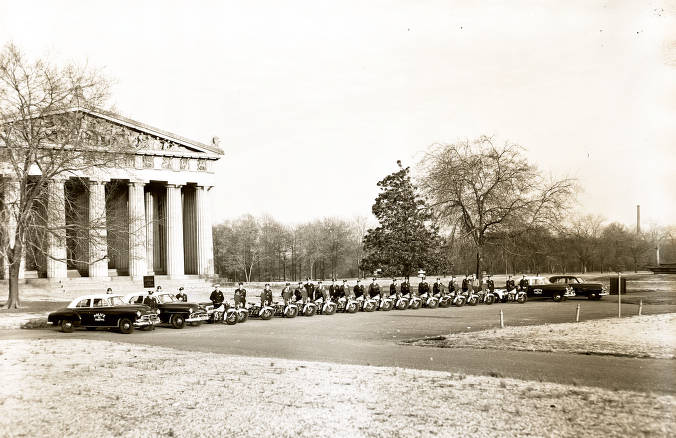 Nashville Police Department vehicles and officers at the Parthenon, 1950s