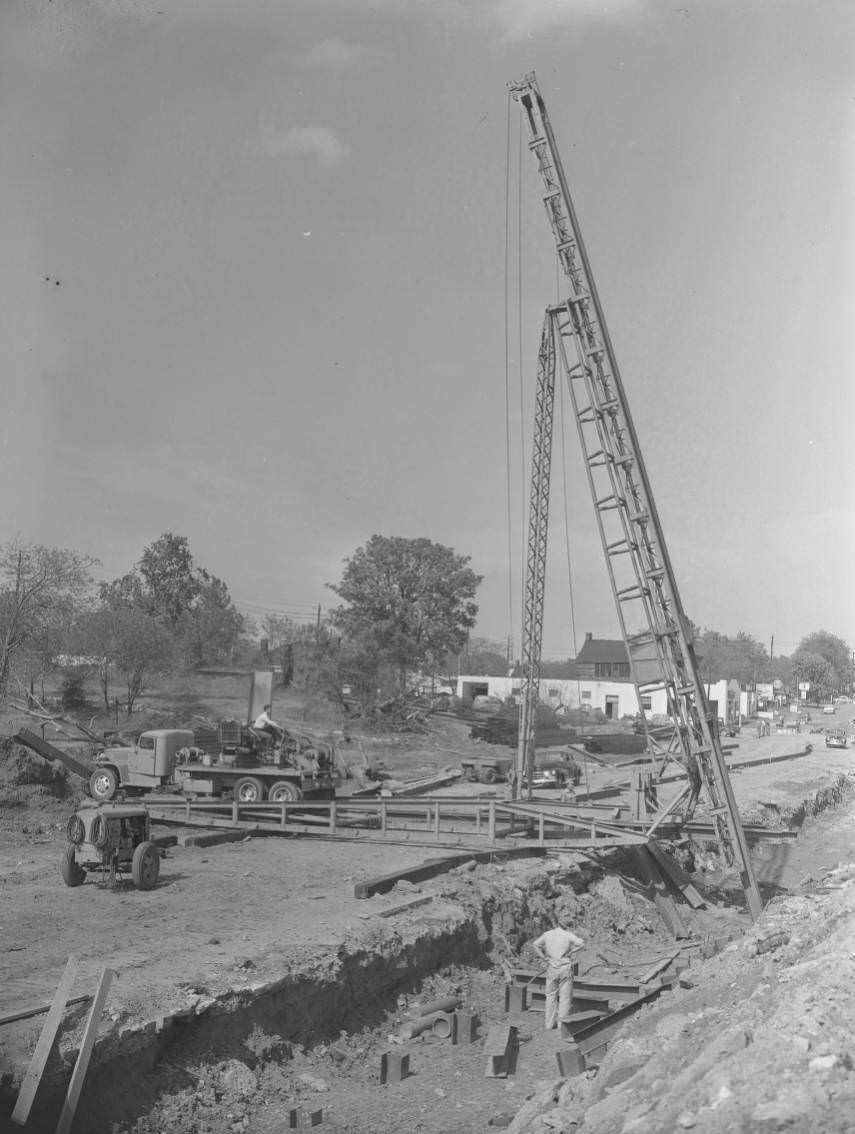 Victory Memorial Bridge steel erection, Nashville, Tennessee, 1953