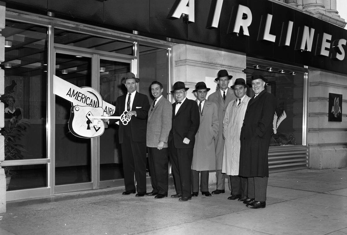 Ribbon cutting for the American Airlines office at Sixth Avenue, Nashville, Tennessee, 1958