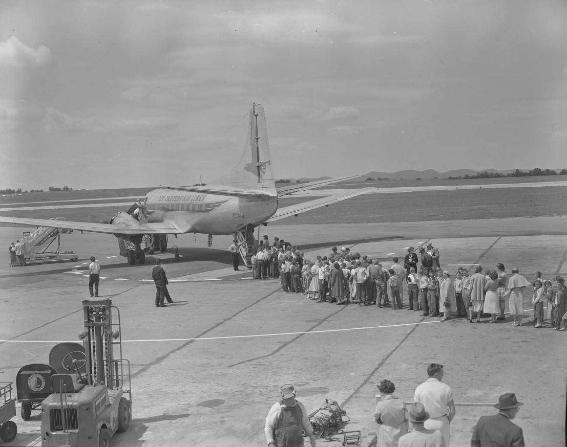 Students inspect an Eastern Airlines plane at Nashville’s Airport, 1954