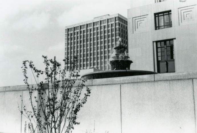 A view of the water fountain at the Davidson County Courthouse, Nashville, Tennessee, 1968