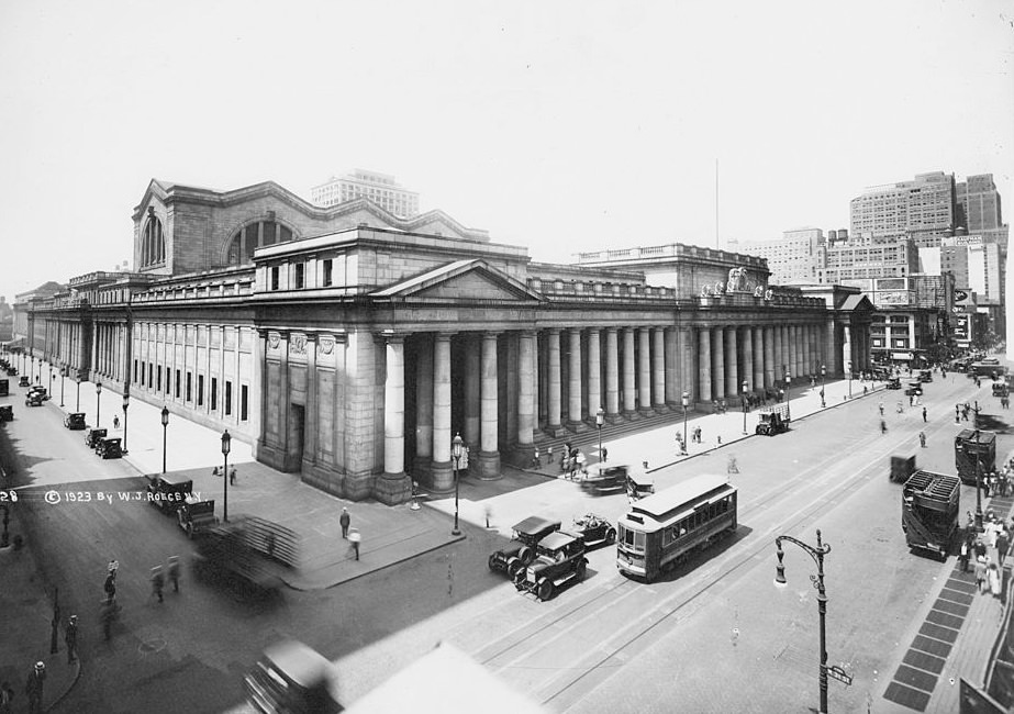 Pennsylvania Station on Seventh Avenue, New York, 1923.